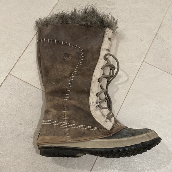 Sorel Waterproof Boots - Picture 2 of 3